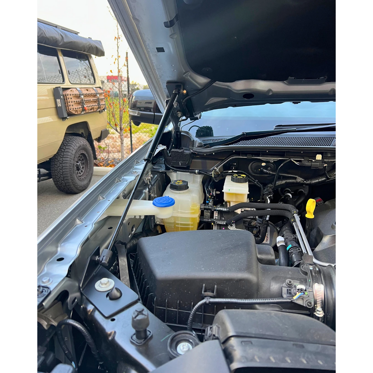 Ford Everest Bonnet Strut & Light Holder Kit (2022+)