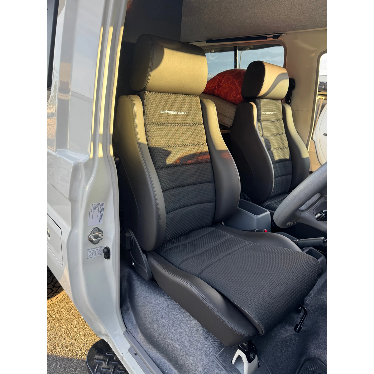 Scheelmann Traveller Seat in LC78