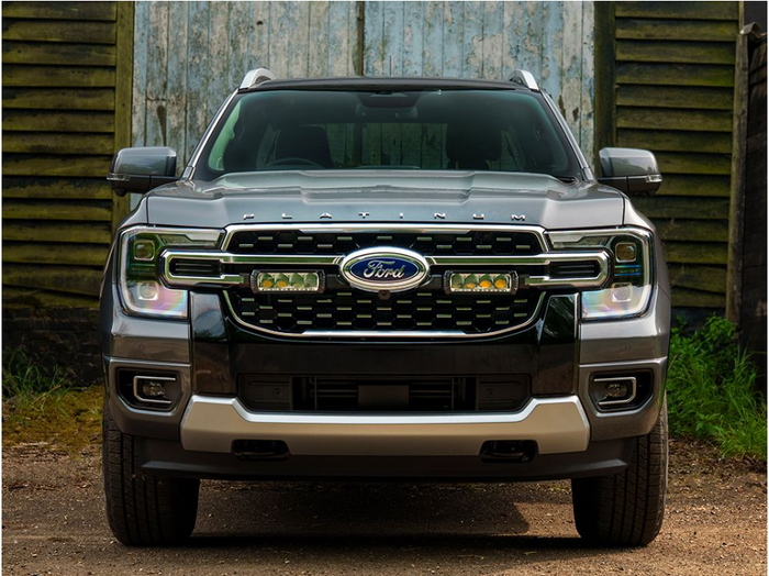 Ford Ranger Platinum (2023+) Grille Kit