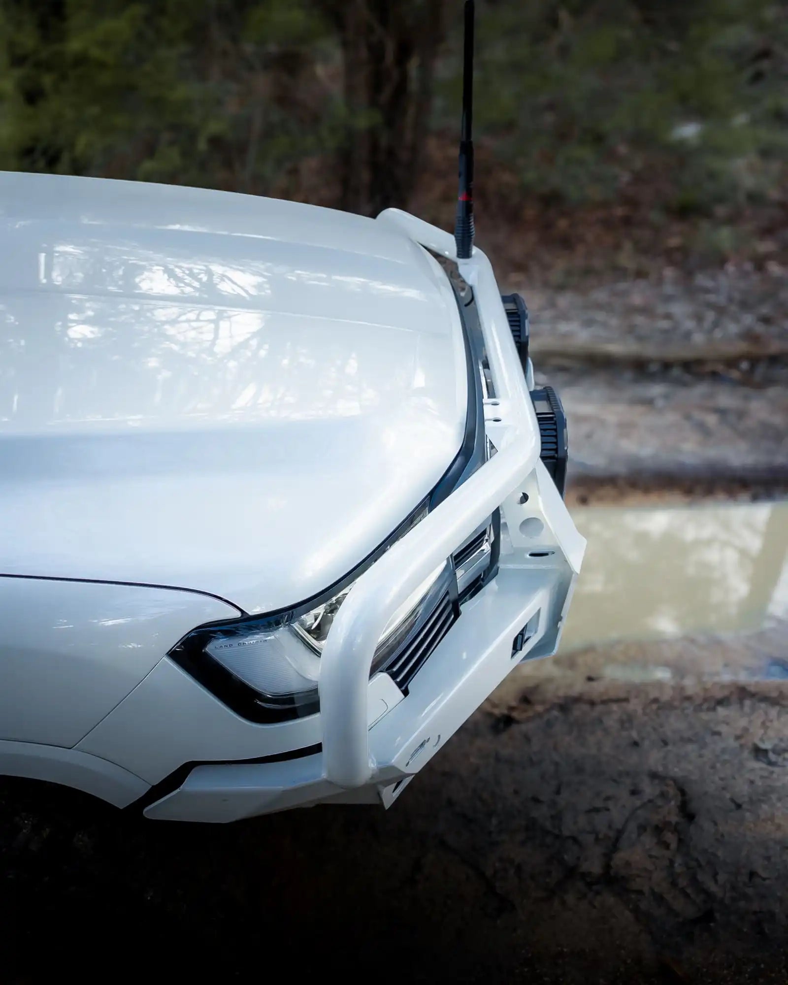 side view of TCC 300 Series Bull Bar