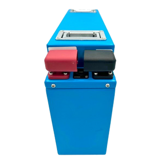 End view of the slimline battery, looking at the red positive and black negative terminal covers with the communication socket between them and the folded carry handle above