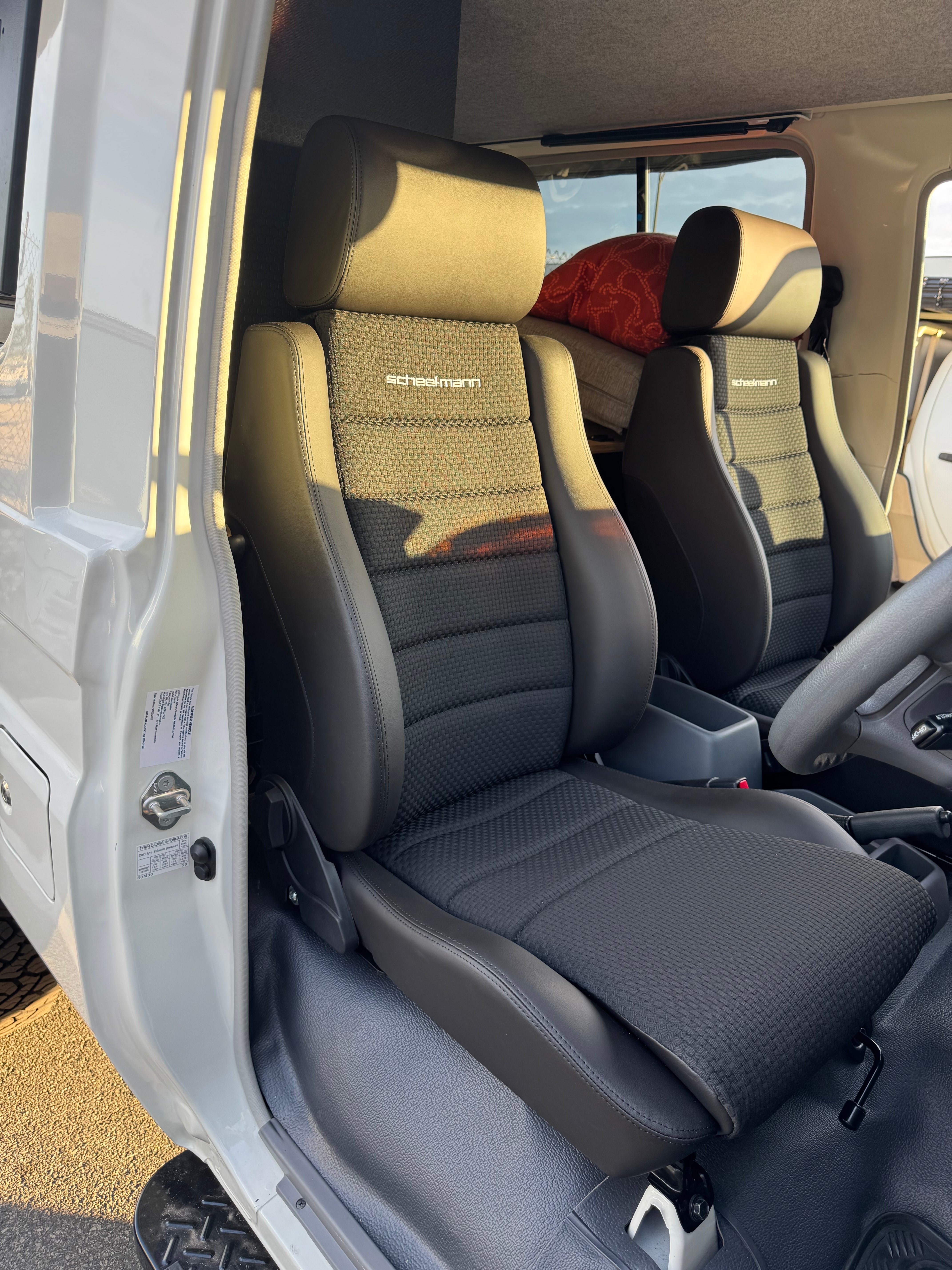 Scheelmann Traveller Seat in LC78 