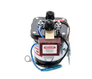 Redarc SBI212 isolator from the front with the mounting bracket fitted, the red control module labelled designed and manufactured in Australia, the blue override lead and the black earth lead with its ring terminal