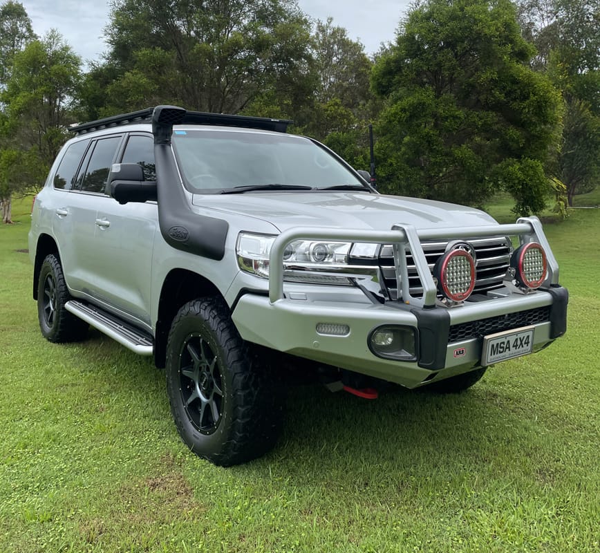 LandCruiser 200 Series with MSA POWER FOLD Towing Mirrors
