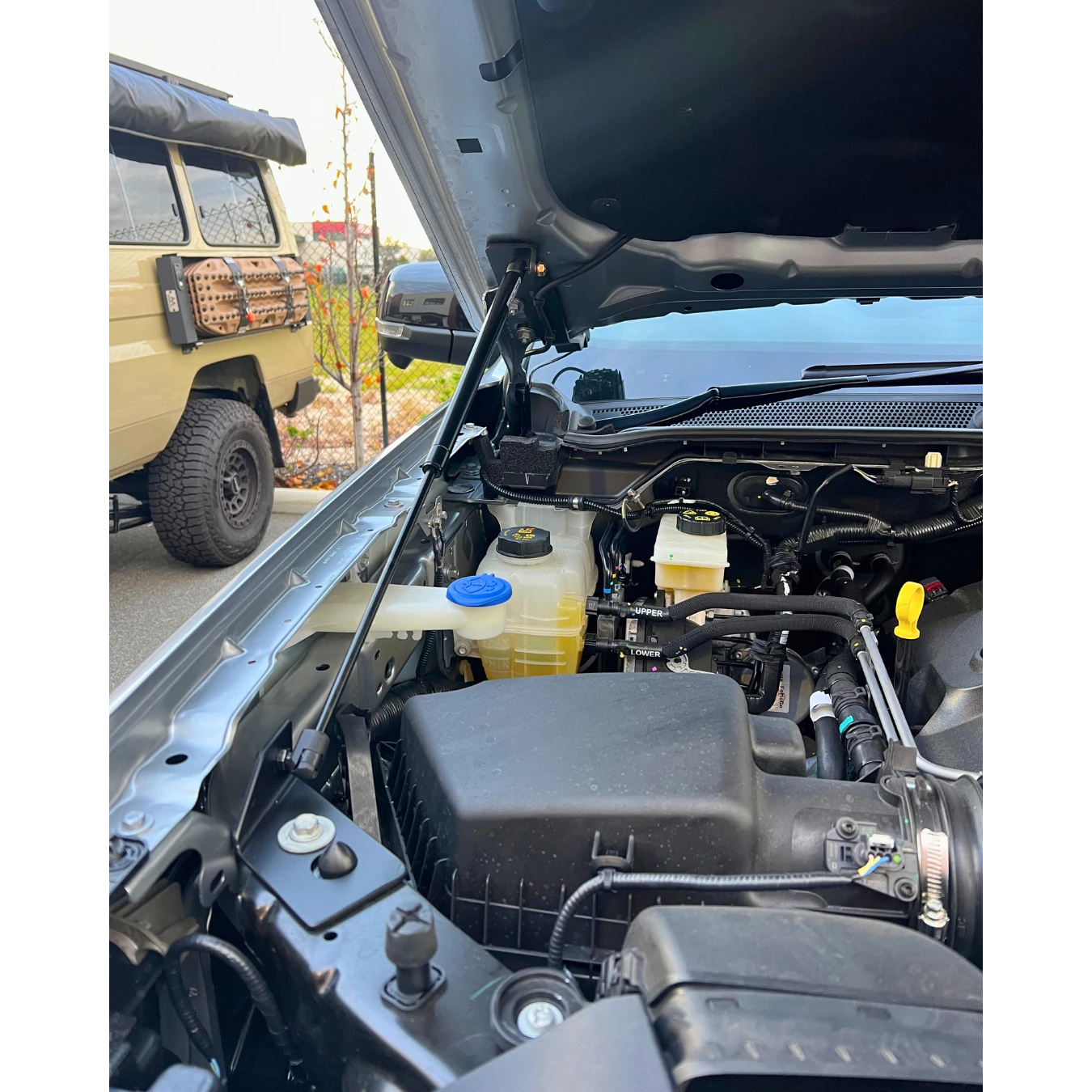 Ford Everest Bonnet Strut & Light Holder Kit (2022+)