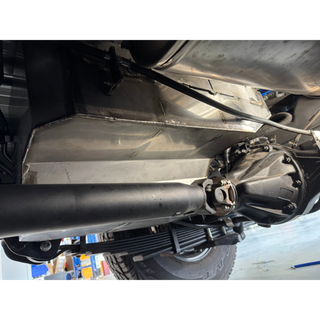 LC78 2.8L 75L S/S Water Tank – close-up of the undercarriage showing the water tank and suspension components