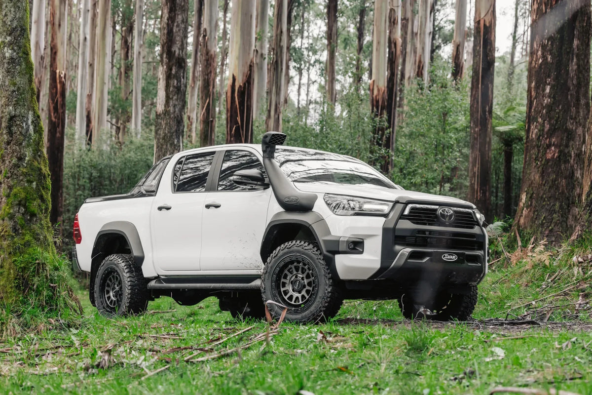 2020+ Hilux fitted with Safari ARMAX snorkel and flare kit