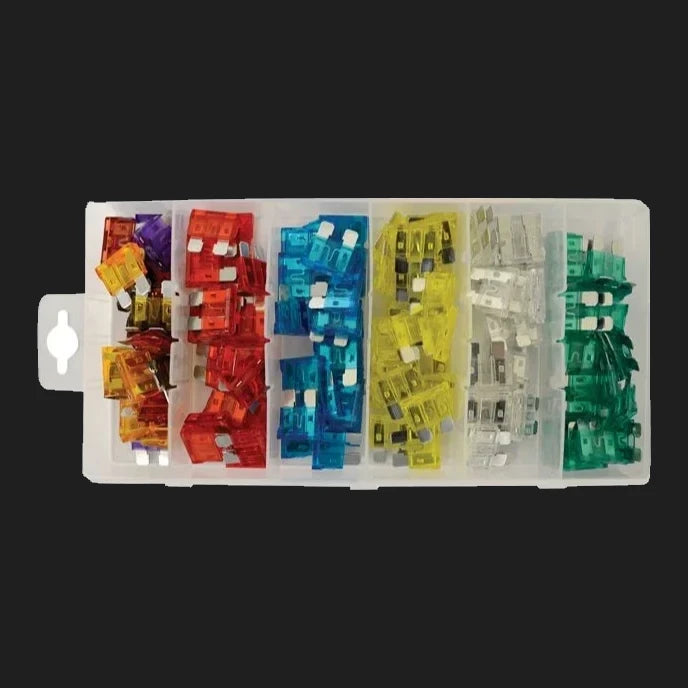 Standard blade fuse colour code chart mapping automotive fuse amperages to their industry-standard colour codes