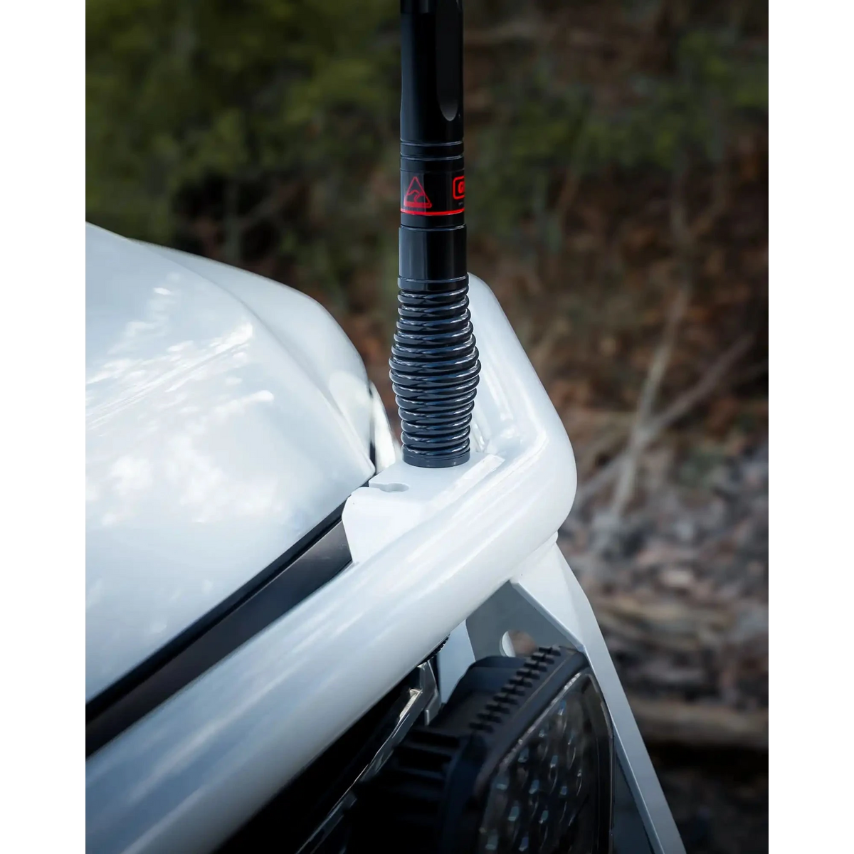 Car antenna on a white vehicle with a blurred natural background – TCC Toyota LandCruiser 300 Series Bull Bar