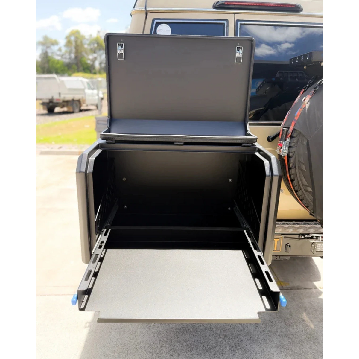 Thorburns BBQ 2.0 and Accessory Arm with a Set of Latches