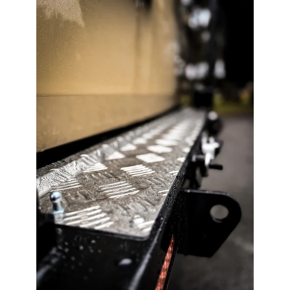 Thorburns LC75/78 Rear Bar – close-up of the metal surface finish