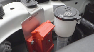 Solar input bracket mounted under bonnet with SB50 Anderson plug fitted (inferred from product design, not visually confirmed)